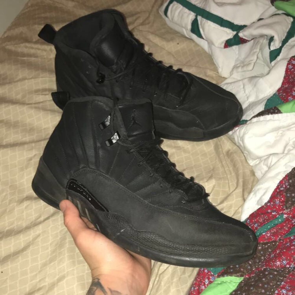 All black jordan 12